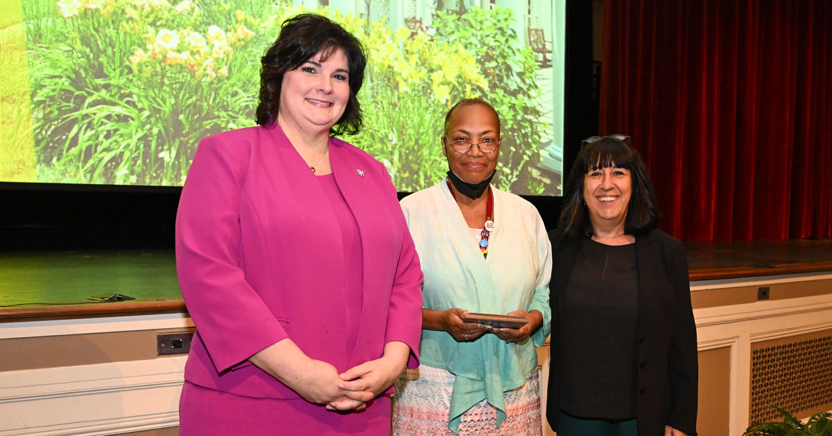 2024 SU Distinguished Faculty Award presentation